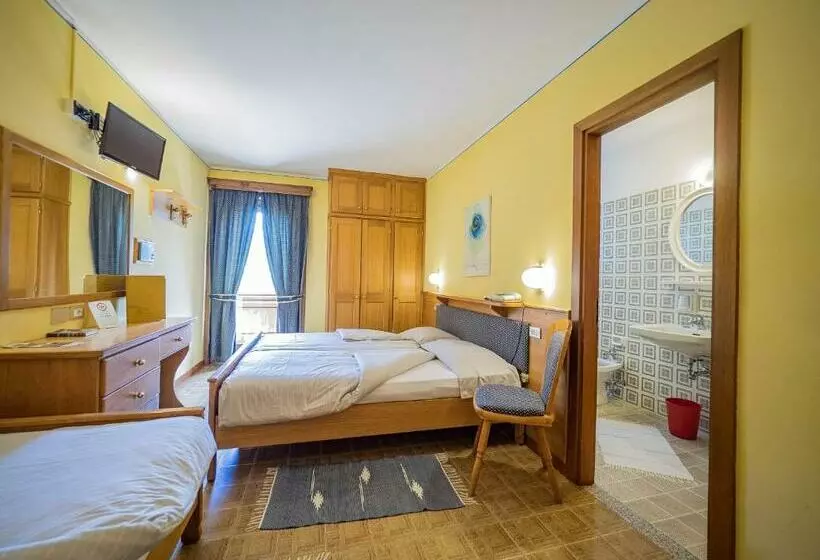 Standard Kolmen Hengen Huone, Baita Della Luna