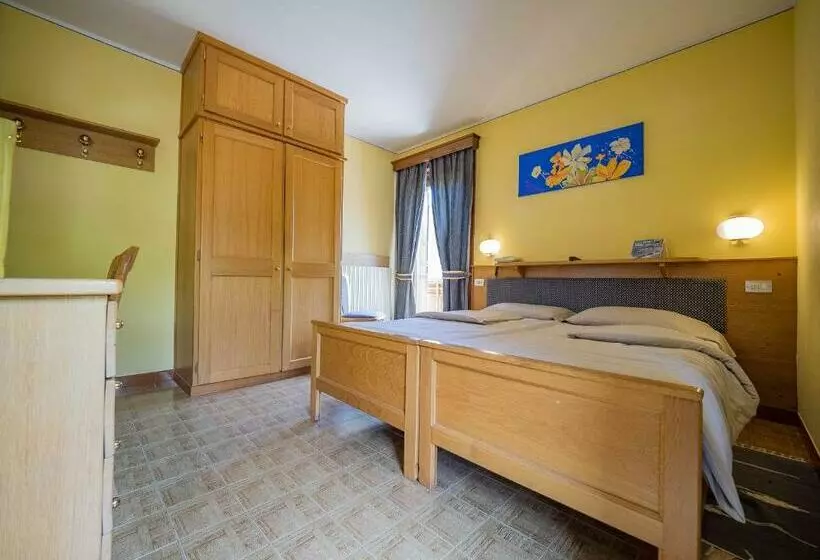 Standard Kolmen Hengen Huone, Baita Della Luna