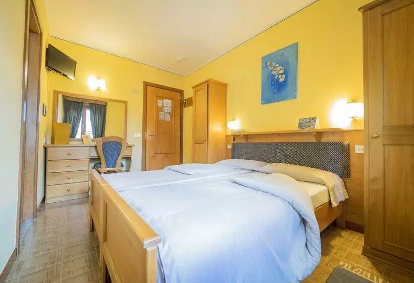 Standard Kolmen Hengen Huone, Baita Della Luna