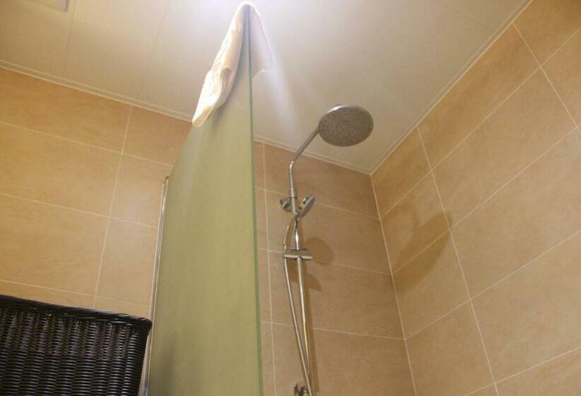 اتاق لوکس, Bintumani