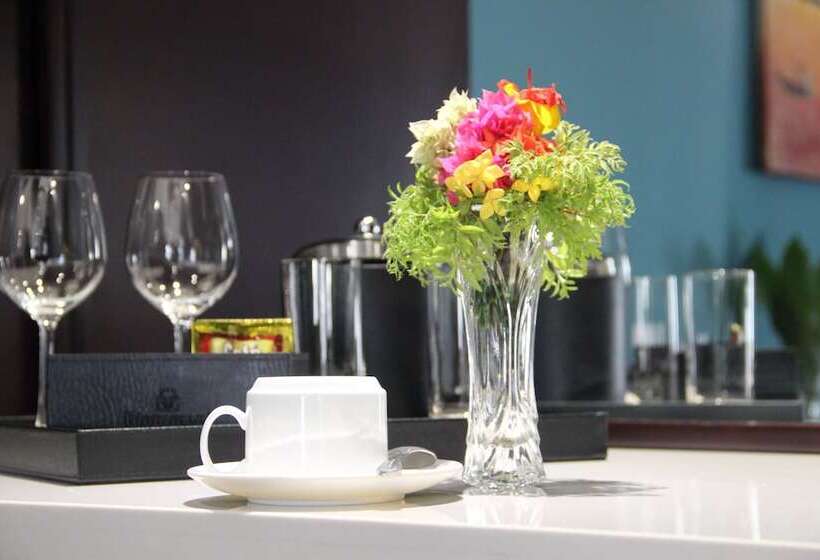 سوییت اجرایی, Bintumani