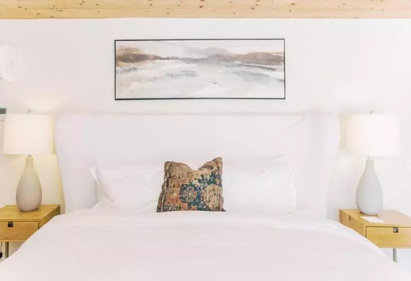 スタンダードバンガロー, Calamigos Guest Ranch And Beach Club