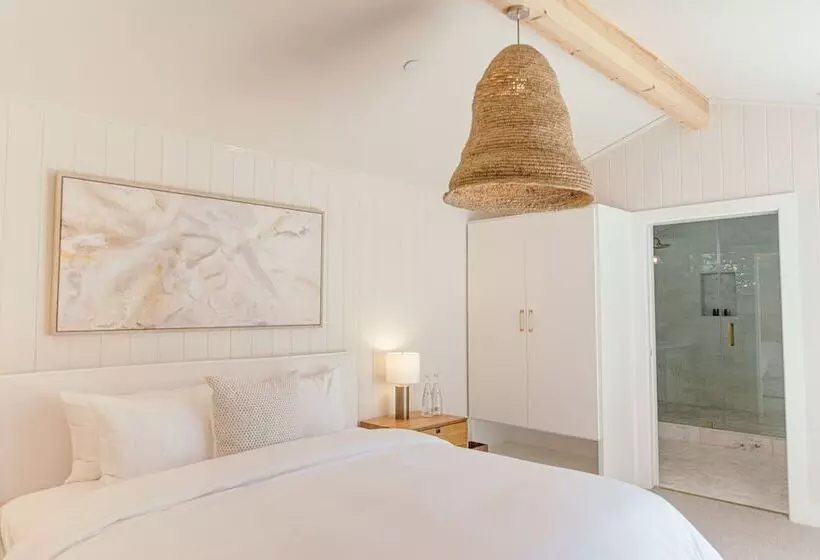 スタンダードバンガロー, Calamigos Guest Ranch And Beach Club