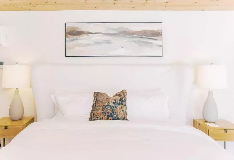 スタンダードバンガロー, Calamigos Guest Ranch And Beach Club
