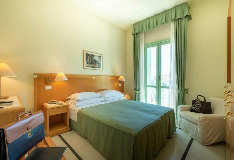 חדר סטנדרט נוף לים עם מרפסת, Euromare