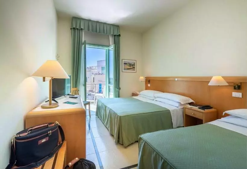 Camera Tripla Standard Vista Mare, Euromare