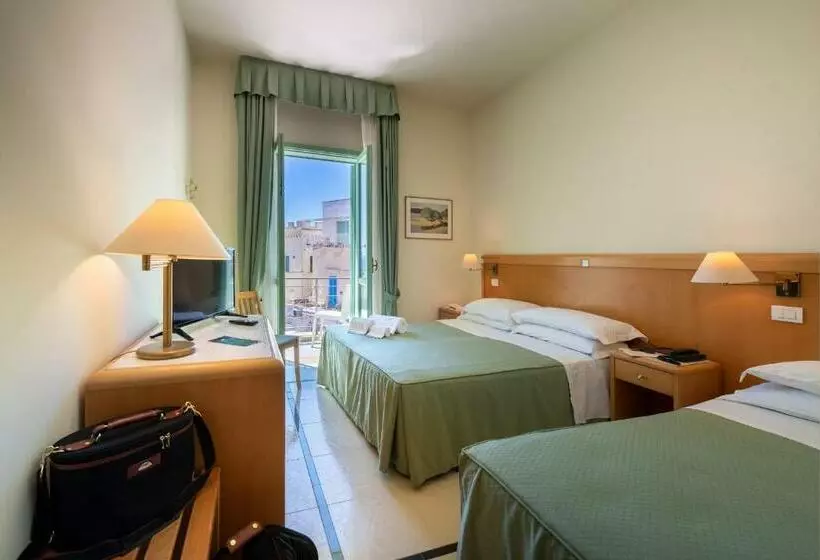 Camera Tripla Standard Vista Mare, Euromare