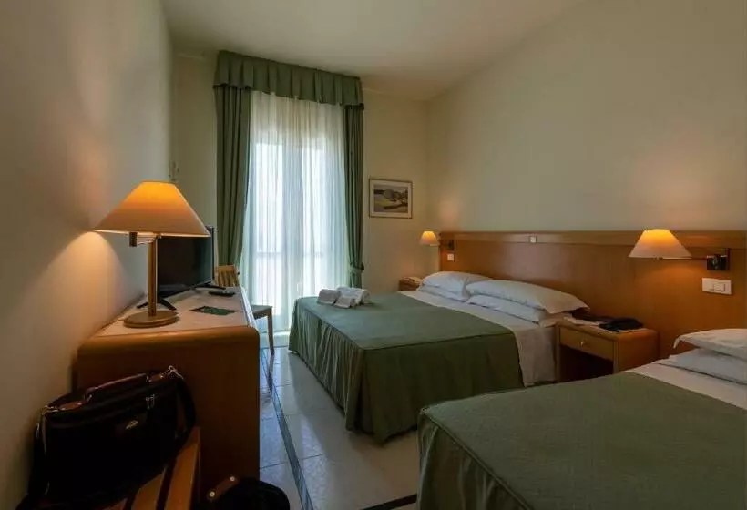 Camera Tripla Standard Vista Mare, Euromare