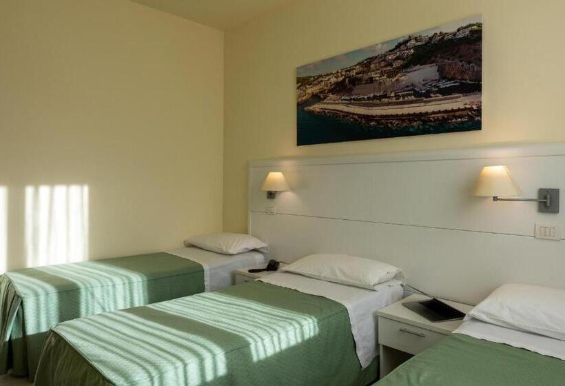 חדר קלאסי לשלושה, Euromare