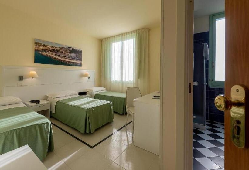 חדר קלאסי לשלושה, Euromare