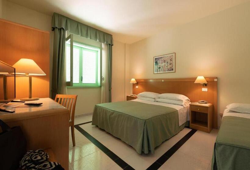 חדר קלאסי לשלושה, Euromare