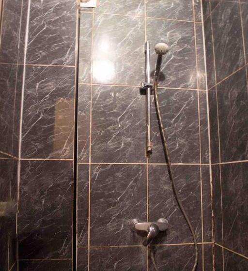 バス共有のスタンダードルーム, Europe Blv