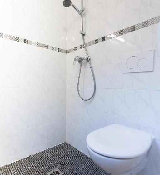 デラックスルーム, Europe Blv