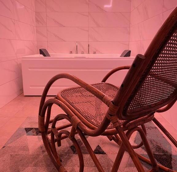 סוויטה עם ג'קוזי, Hôtel Spa Marotte