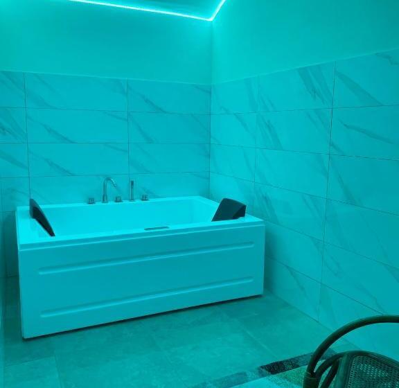 סוויטה עם ג'קוזי, Hôtel Spa Marotte