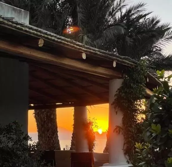 オーシャンビューのデラックストリプルルーム, La Locanda Del Postino