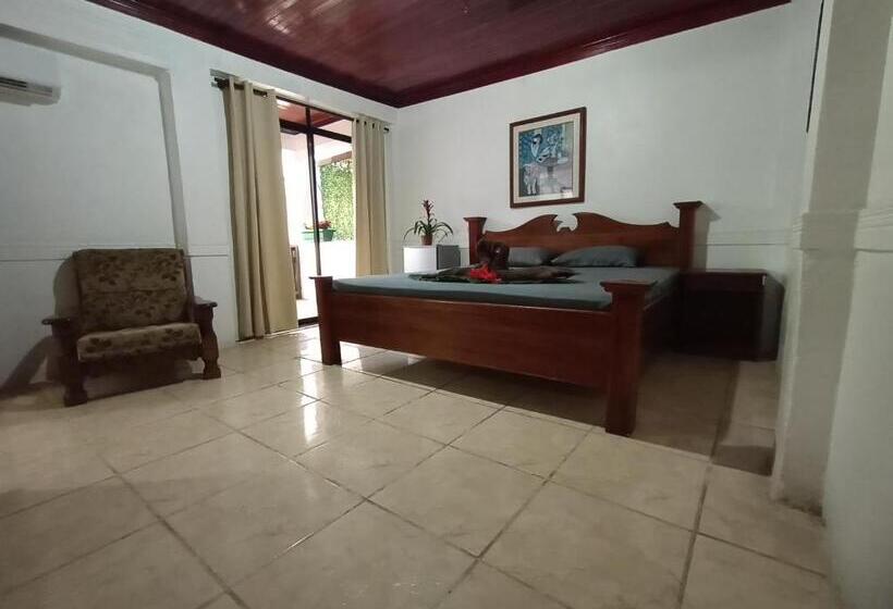 חדר דלוקס, The Lotus Garden