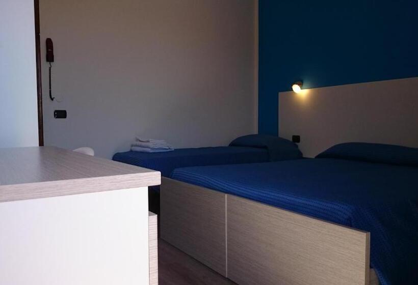 带阳台的三人标准间, Ogliastra