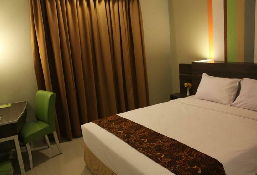 デラックスルーム, Pose In Hotel Solo