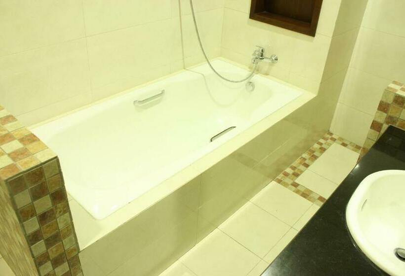 スイート, Pose In Hotel Solo