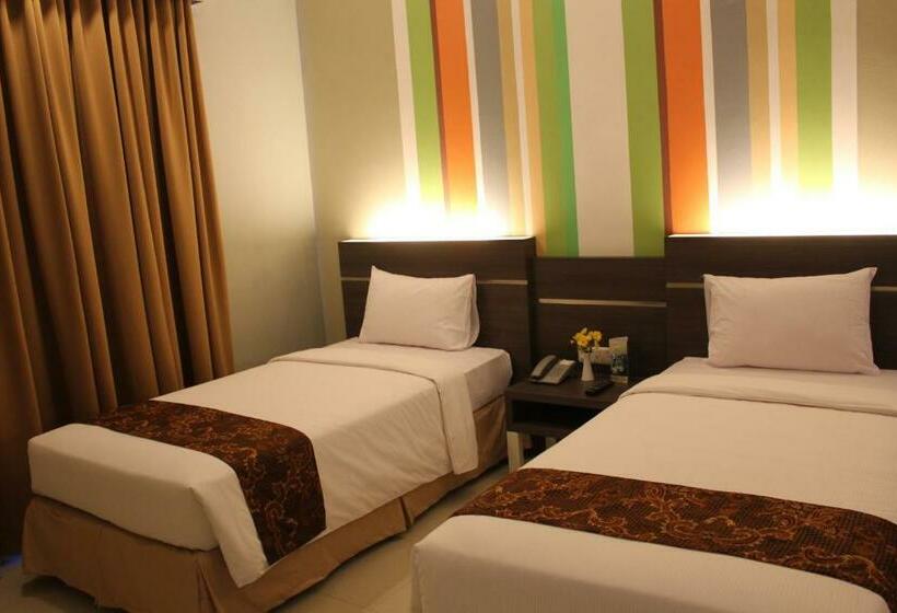 デラックスルーム, Pose In Hotel Solo