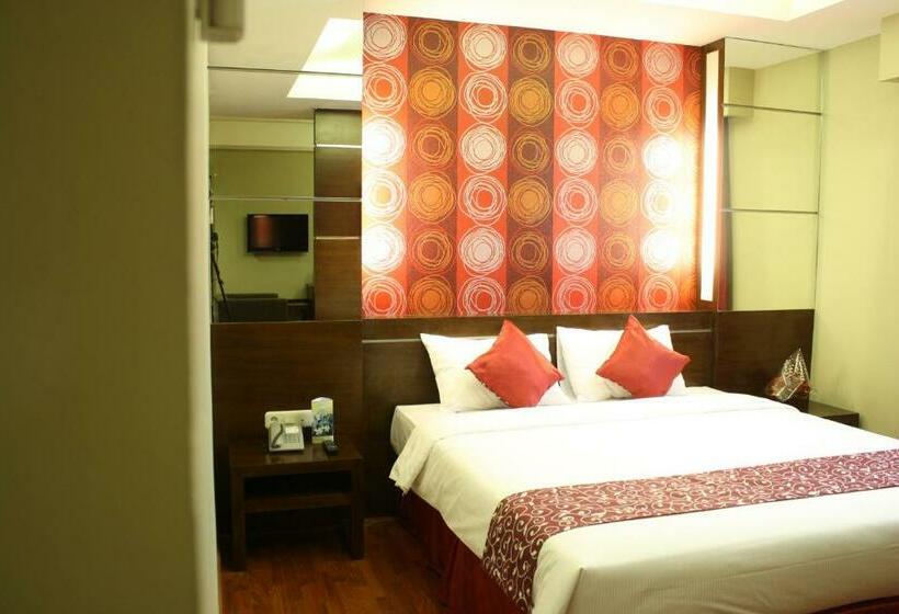 スイート, Pose In Hotel Solo