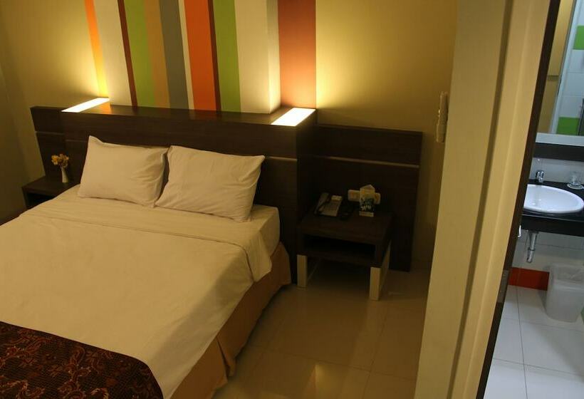 スーペリアールーム, Pose In Hotel Solo