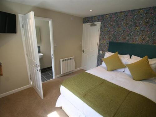 스탠다드 룸, The Fox & Hounds