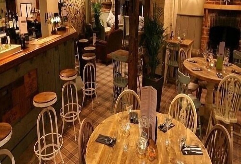 스탠다드 룸, The Fox & Hounds