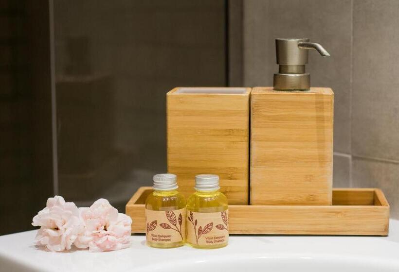 اتاق لوکس با تخت بزرگ, Little Italy Hostel Ex Chiesa S Donato