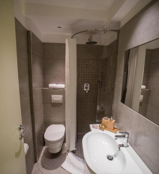 اتاق لوکس با تخت بزرگ, Little Italy Hostel Ex Chiesa S Donato