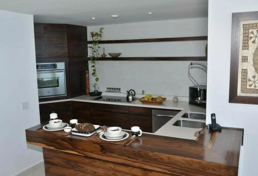 3 Bedroom Suite, Penthouse 07