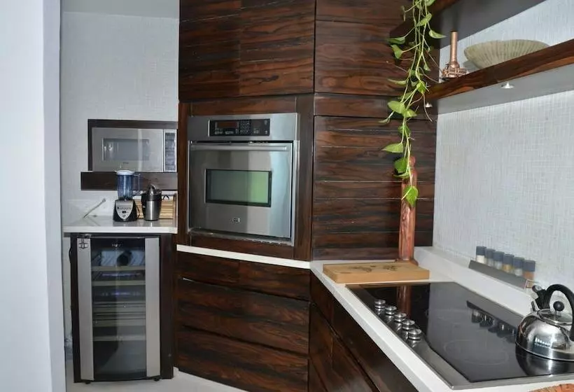 3 Bedroom Suite, Penthouse 07