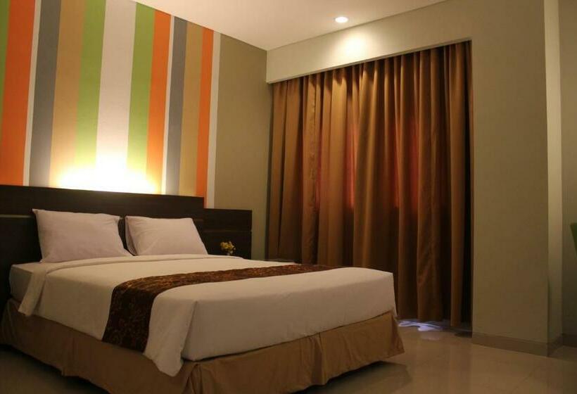 スーペリアールーム, Pose In Hotel Solo