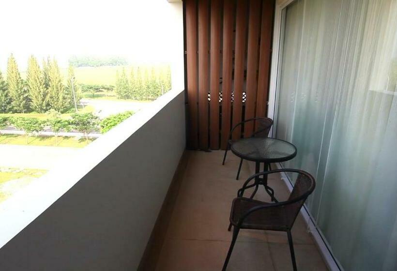 جناح جونيور, Sakura Park Hotel & Residence