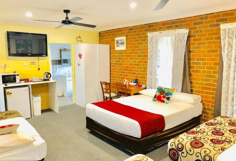 חדר משפחתי, Aussie Rest Motel