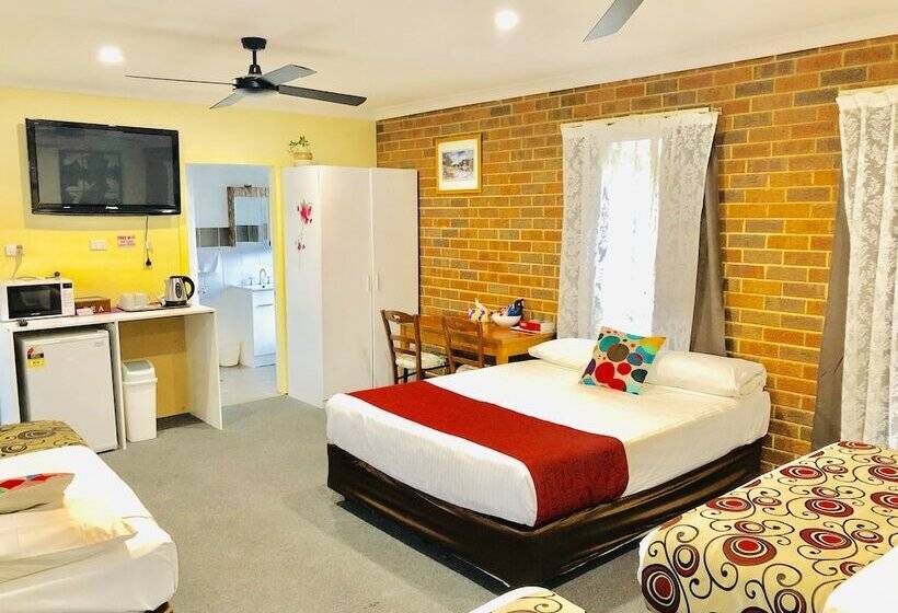 חדר משפחתי, Aussie Rest Motel