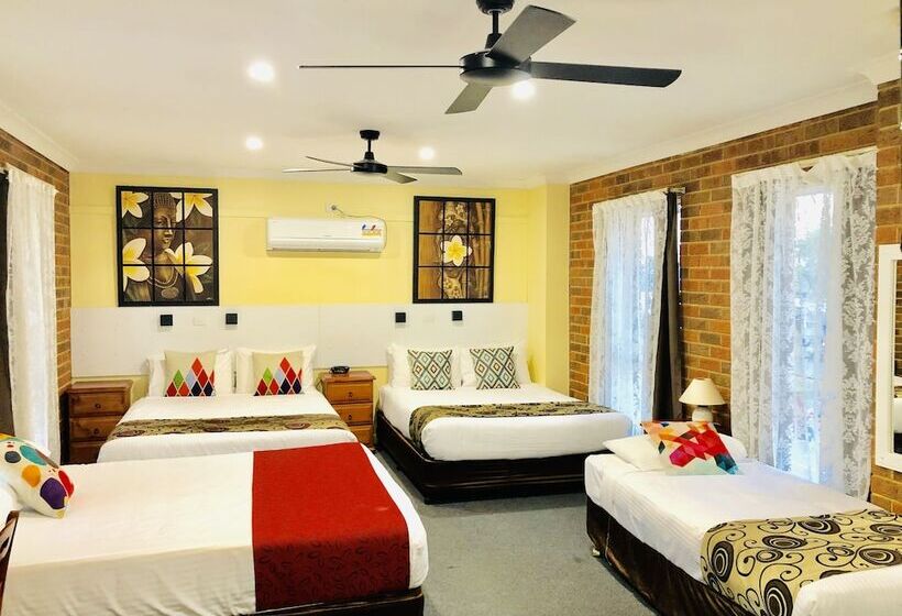 חדר משפחתי, Aussie Rest Motel