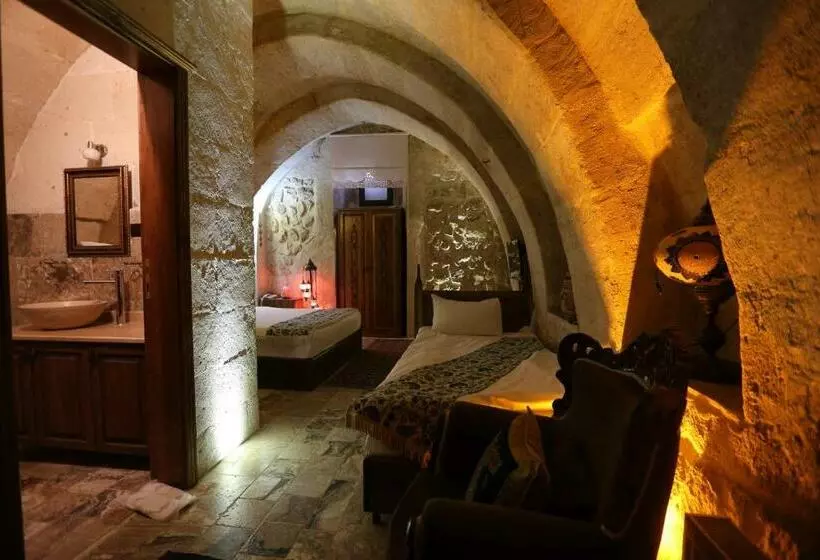 デラックストリプルルーム, Avanos Suites