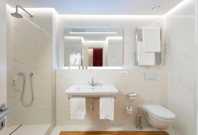 Superior Family Room