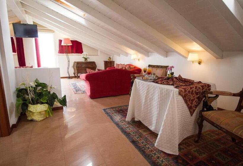 デラックススイート, Lady Mary