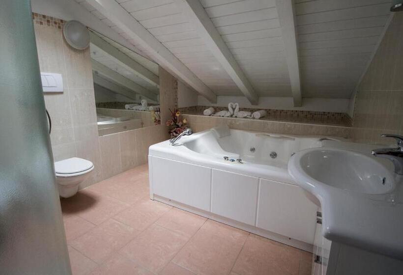 デラックススイート, Lady Mary