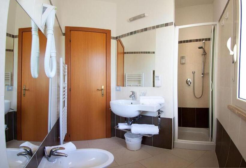 Junior Suite Rodzinny, Lady Mary