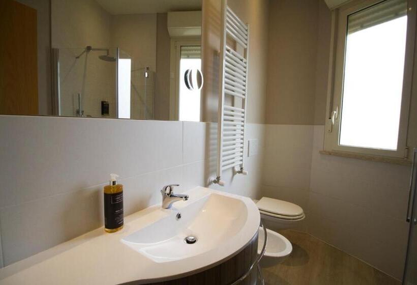 デラックスファミリールーム, Lady Mary