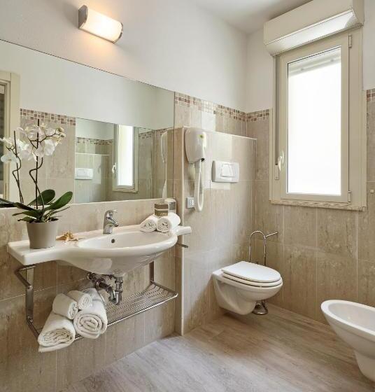 Quarto Familiar, Lady Mary
