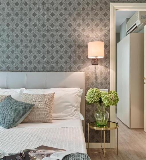 ファミリールーム, Lady Mary