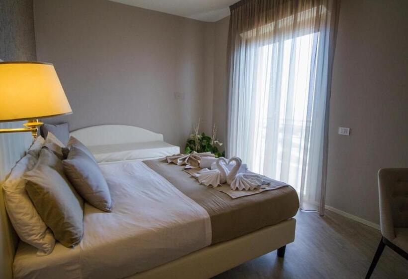 Quarto Triplo Deluxe Vista Mar, Lady Mary