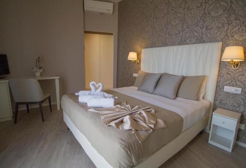 オーシャンビューのデラックストリプルルーム, Lady Mary