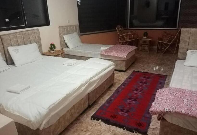 اتاق سوپریور با چشم‌انداز باغ, Zarb Desert Camp