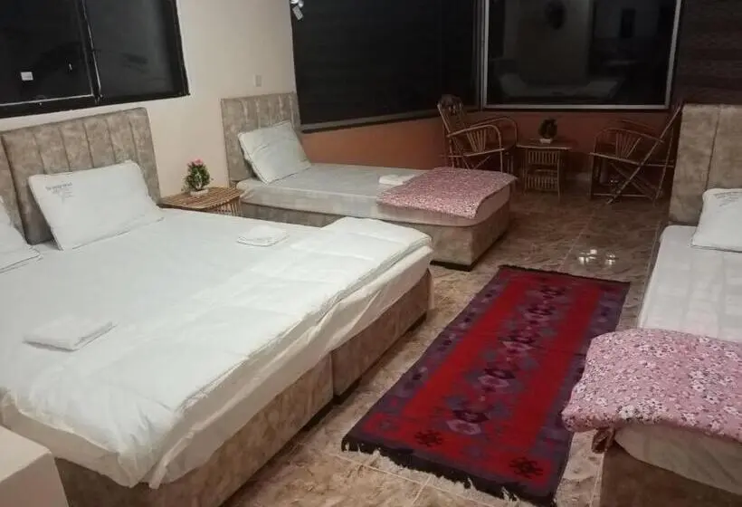 اتاق سوپریور با چشمانداز باغ, Zarb Desert Camp